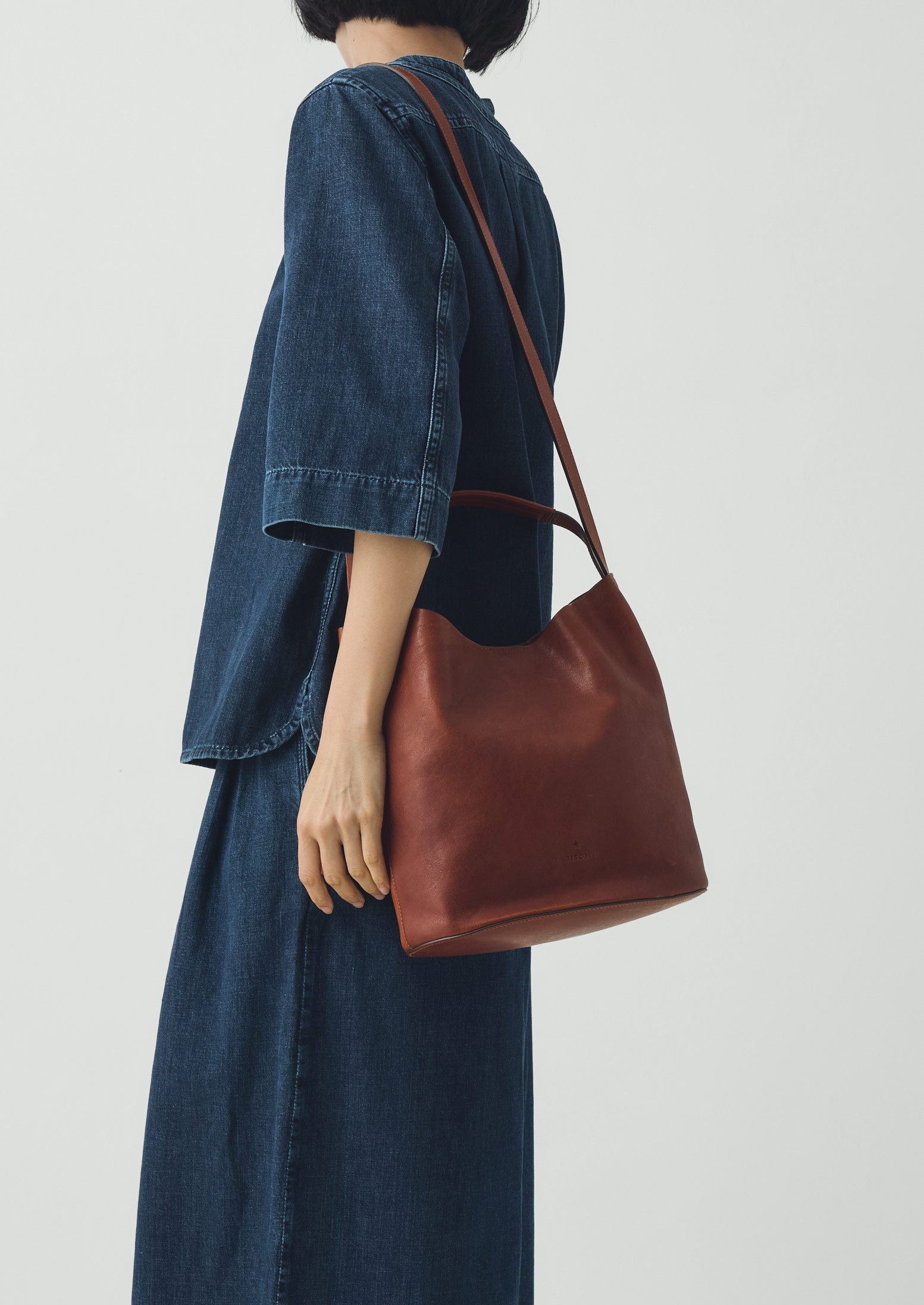 Il Bisonte Leather Bucket Bag | Sepia | TOAST