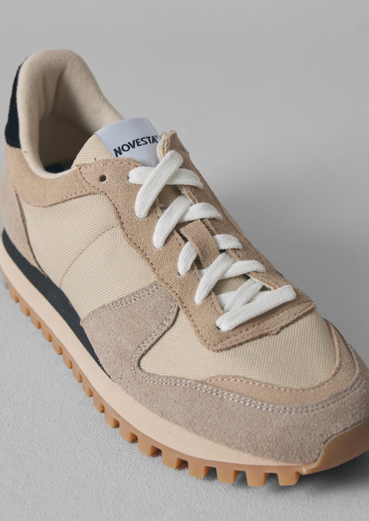 Novesta Marathon Trail Trainers | Natural | TOAST