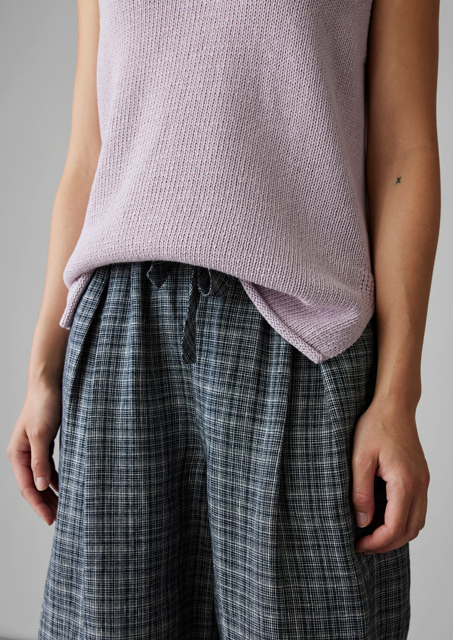 Minako Asawa Check Linen Trousers | Charcoal