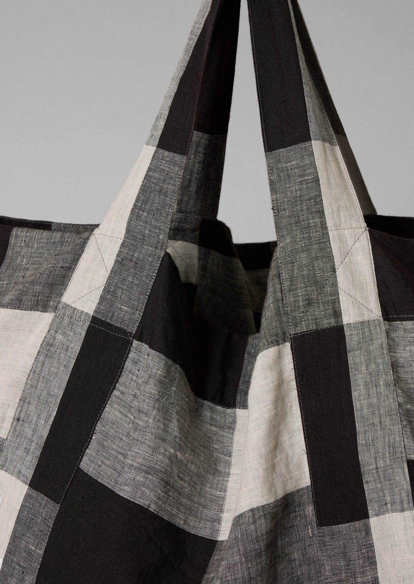 Macro Gingham Lightweight Linen Bag | Ecru/Charcoal