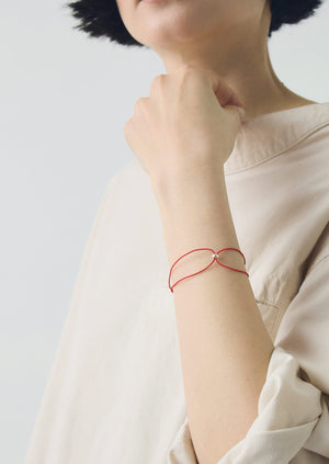 AeraVida Bohemian Adjustable Bracelet – Red Howlite & Silver Beads With Leather Pull Strap, Handmade
