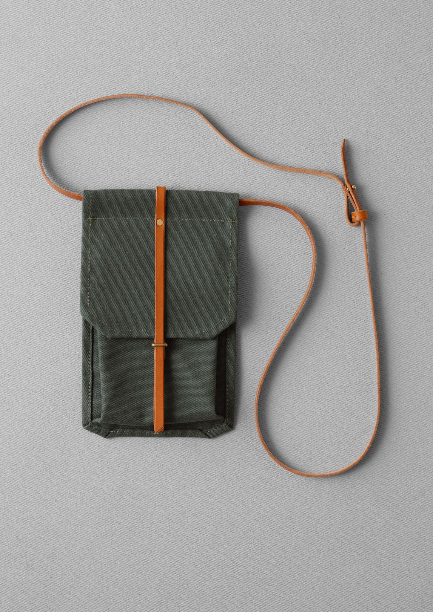 Francli Montery Canvas Pocket Bag | Moss