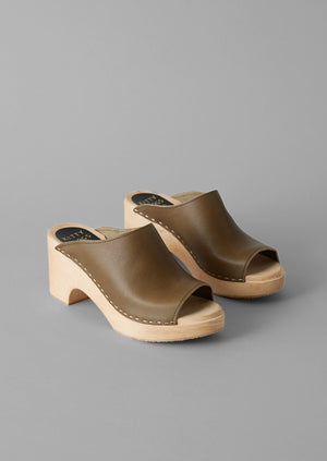 Kit and Clogs Studio Leather Open Toe Clogs | Tundra