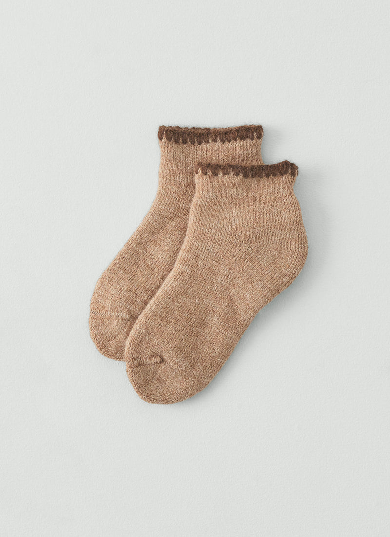 Yahae Alpaca Garland Stitch Socks | Beige