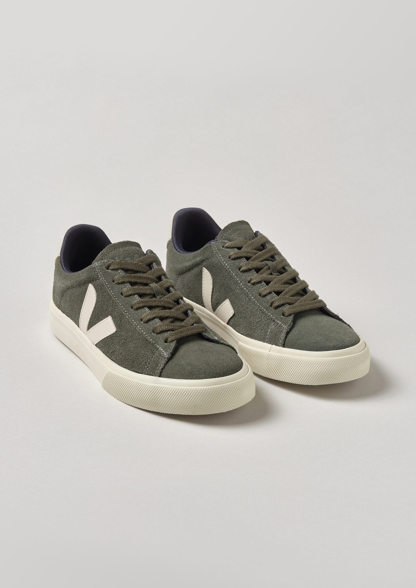Veja plimsolls shop