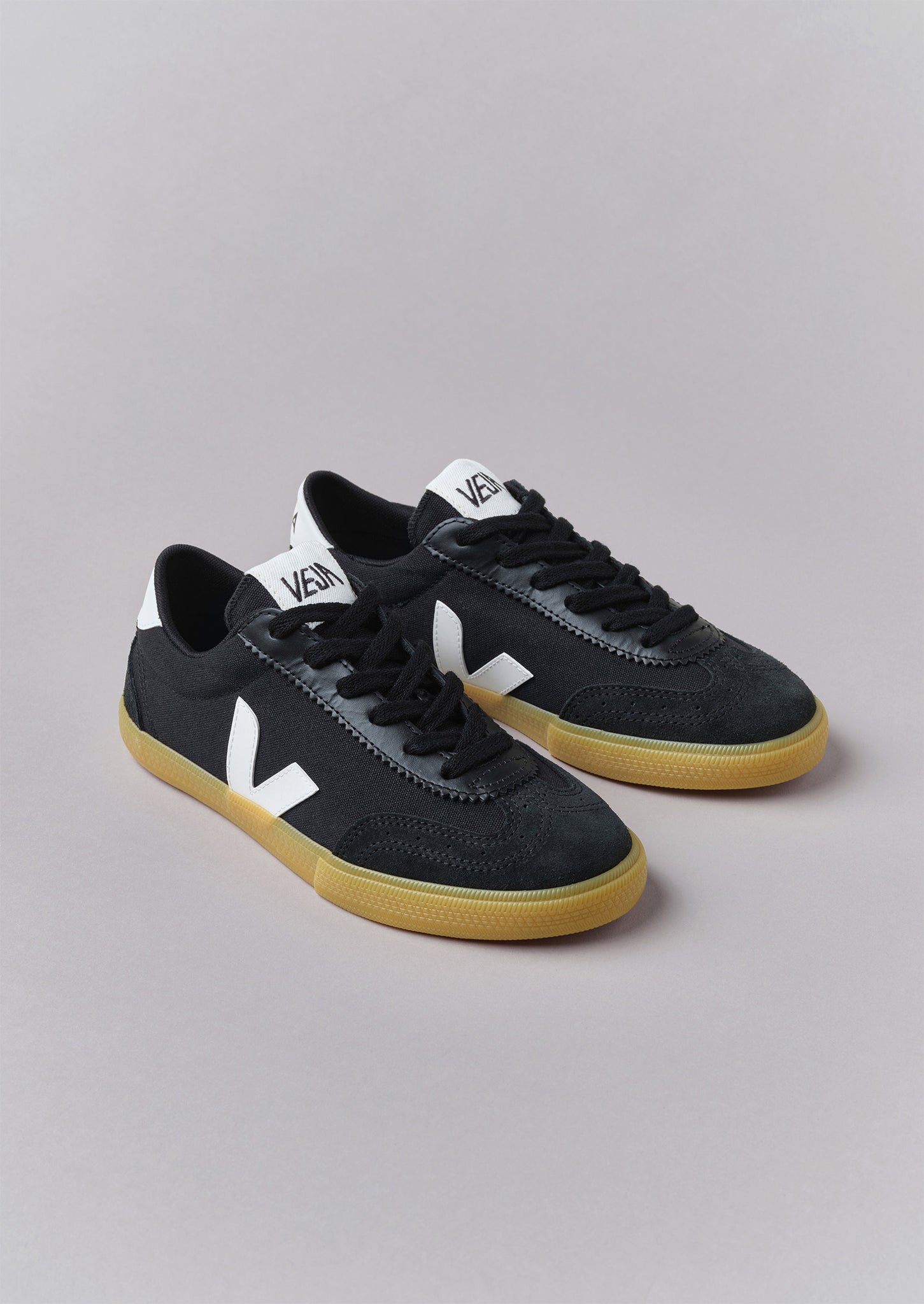 Veja Volley Canvas Trainers | Black/White/Natural