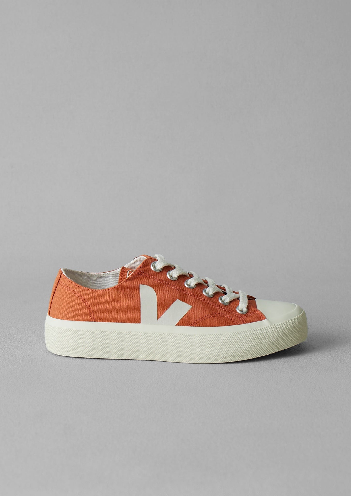 Veja Wata II Low Canvas Trainers | Canyon/Pierre