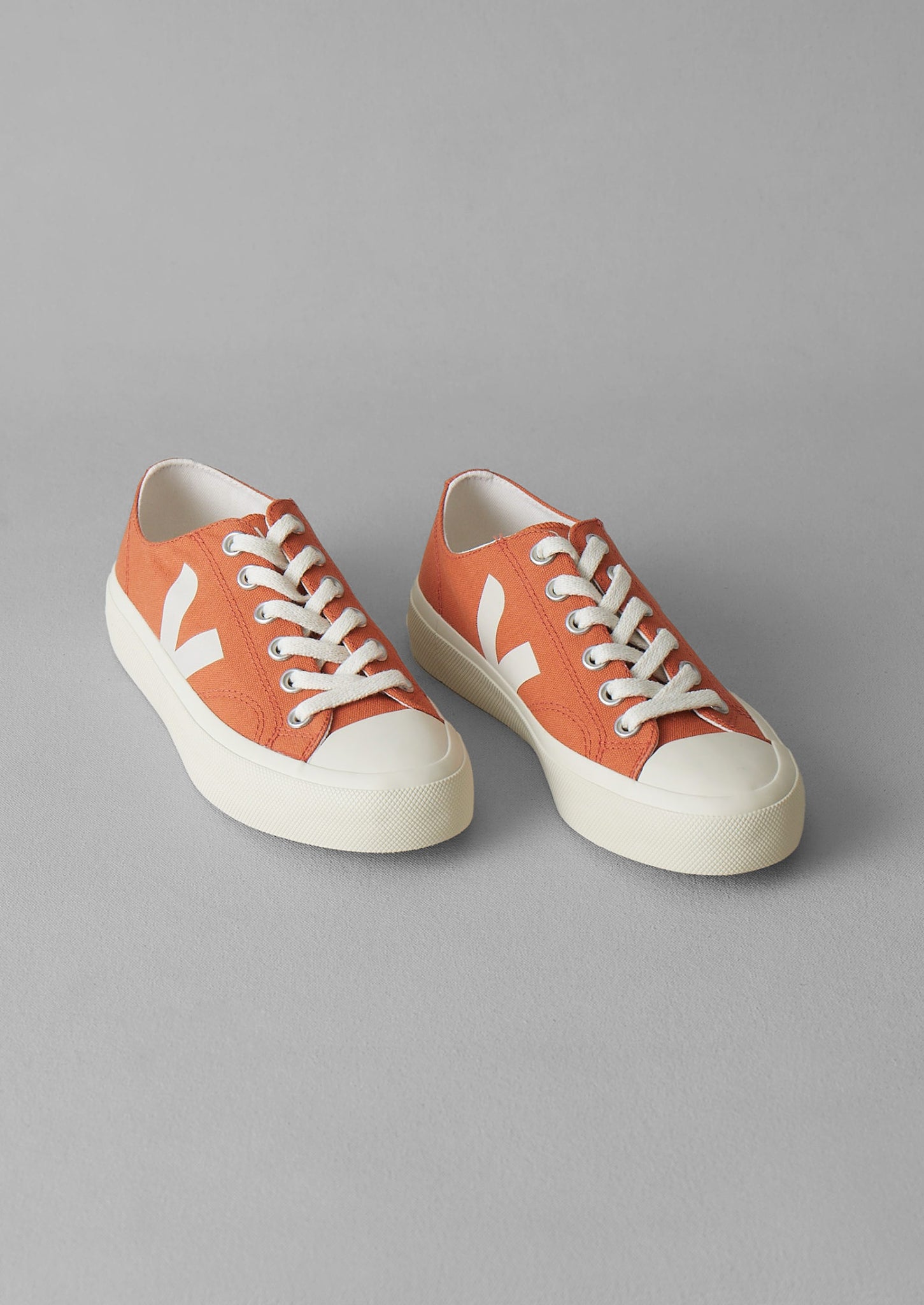 Veja Wata II Low Canvas Trainers | Canyon/Pierre
