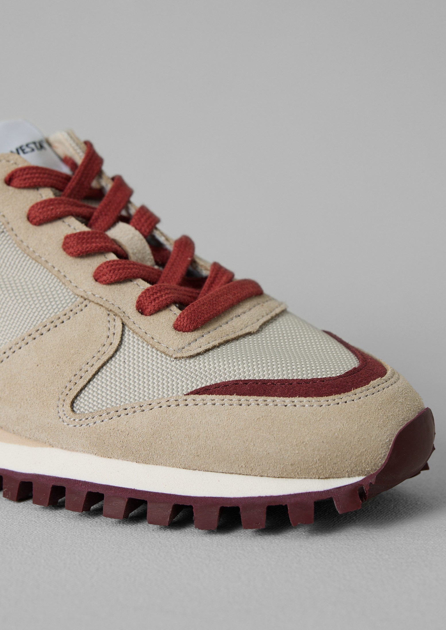Novesta Marathon Trainers | Chalk/Brick | TOAST