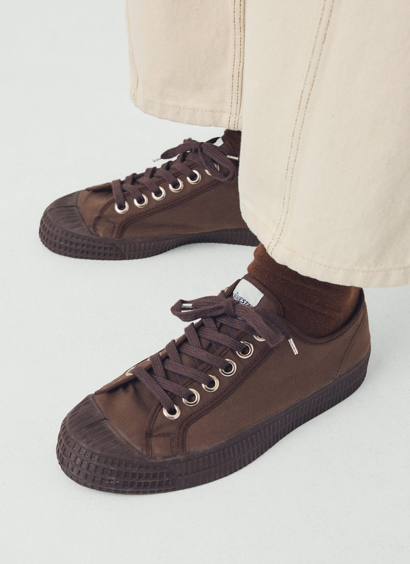 Novesta Star Master Waxed Cotton Plimsolls | Chocolate Brown