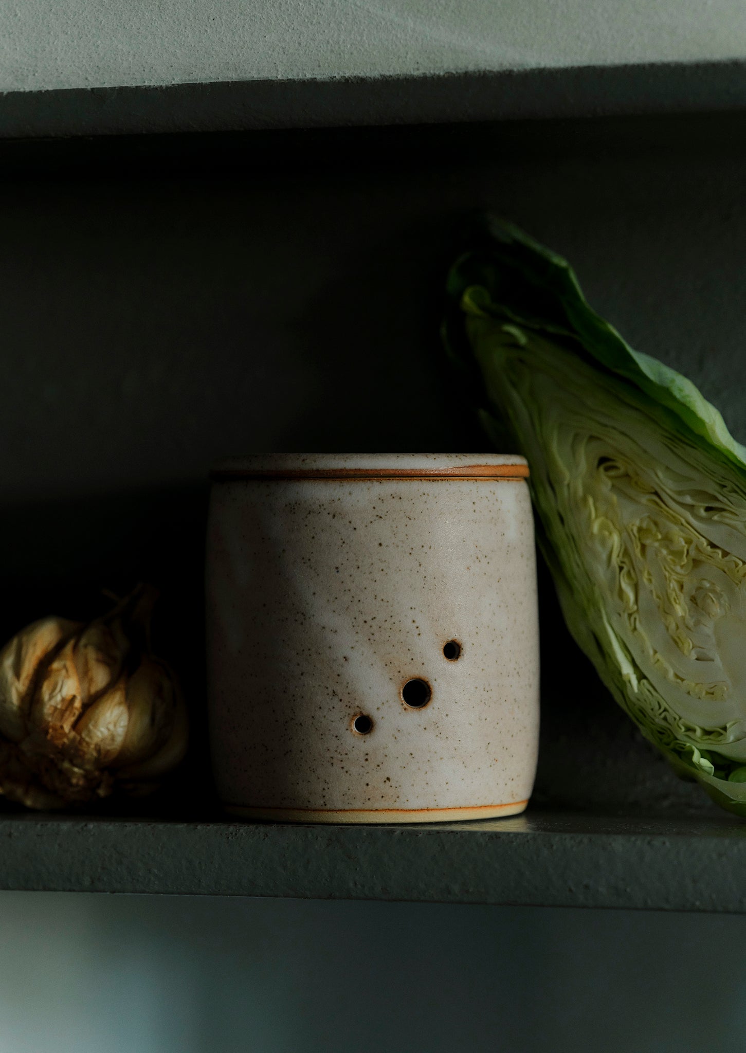 Liz Vidal Garlic Pot | Speckled Grey