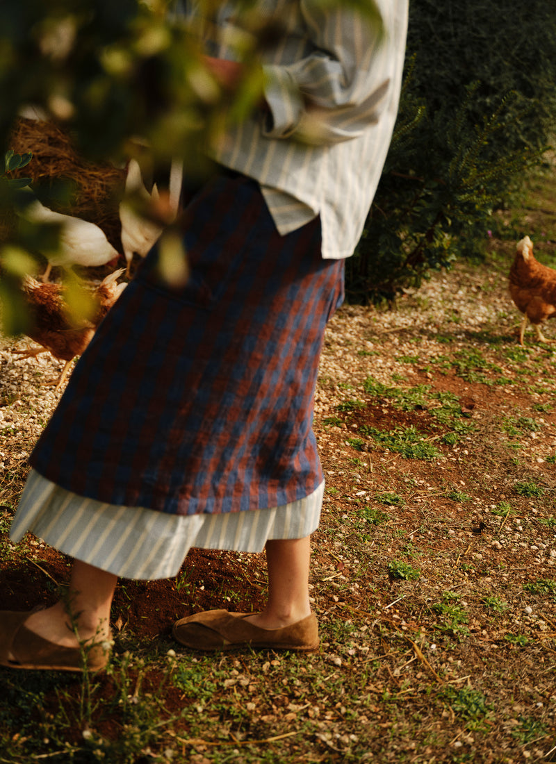 Orchard Check Cross Back Linen Cotton Apron | Brown Ochre/Dark Cornflower