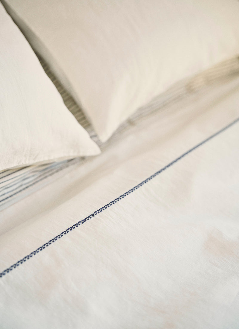 Bud Embroidered Duvet Cover | Ivory/Delft Blue
