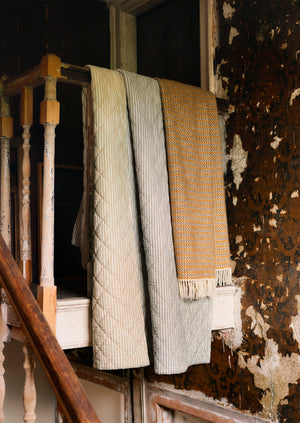 Klippan Curve Wool Blanket | Cinnamon/Mole