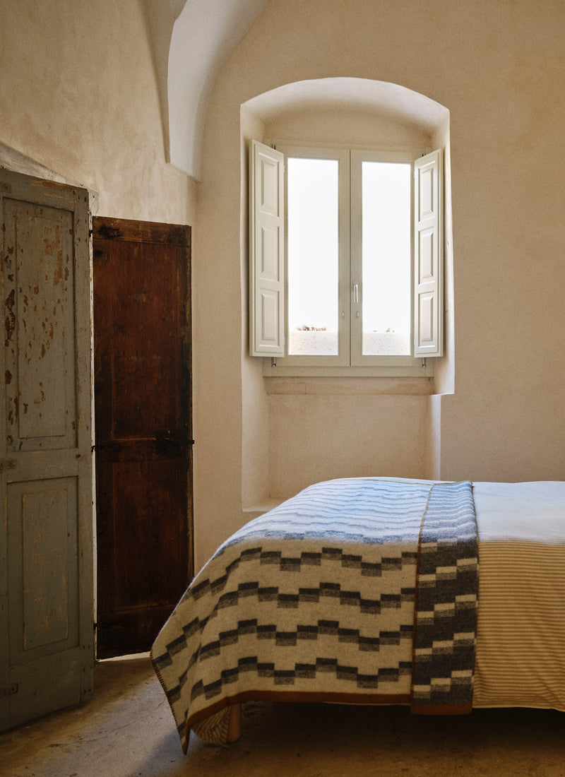 Jacquard Stepped Stripe Wool Blanket | Ecru/Charcoal