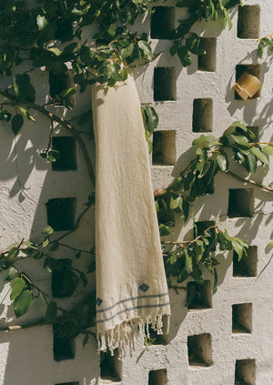 Hand Woven Cotton Jamdani Bath Towel | Chalk/Kohl