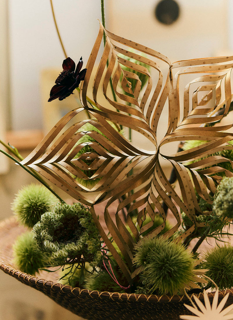 Large Hanging Paper Quill Star | Ecru/Gold