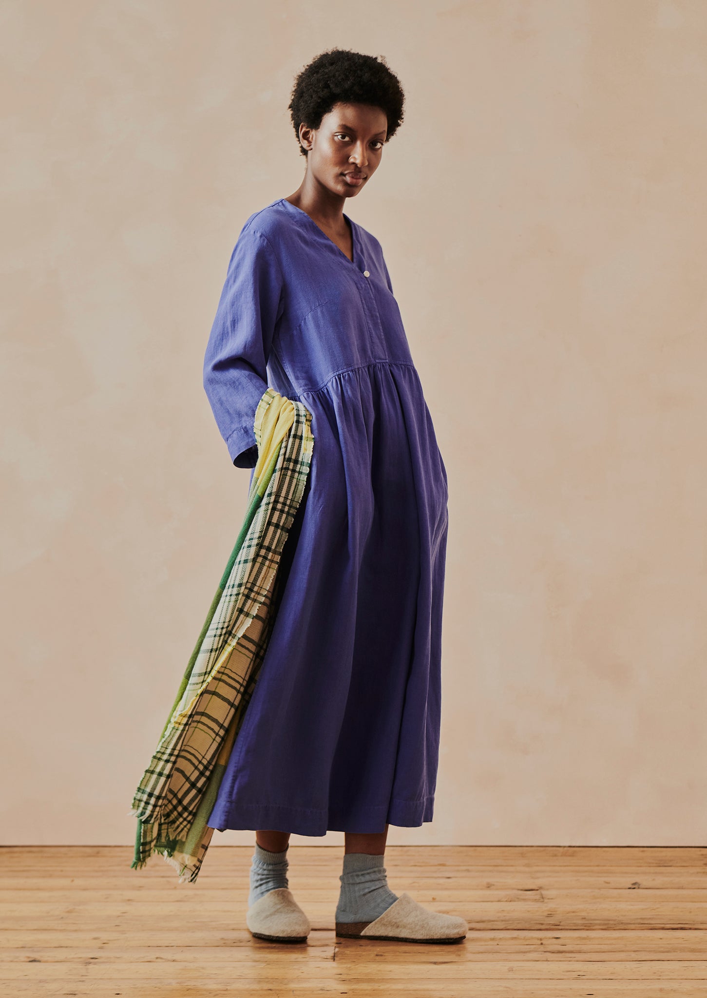 Linen dress v clearance neck