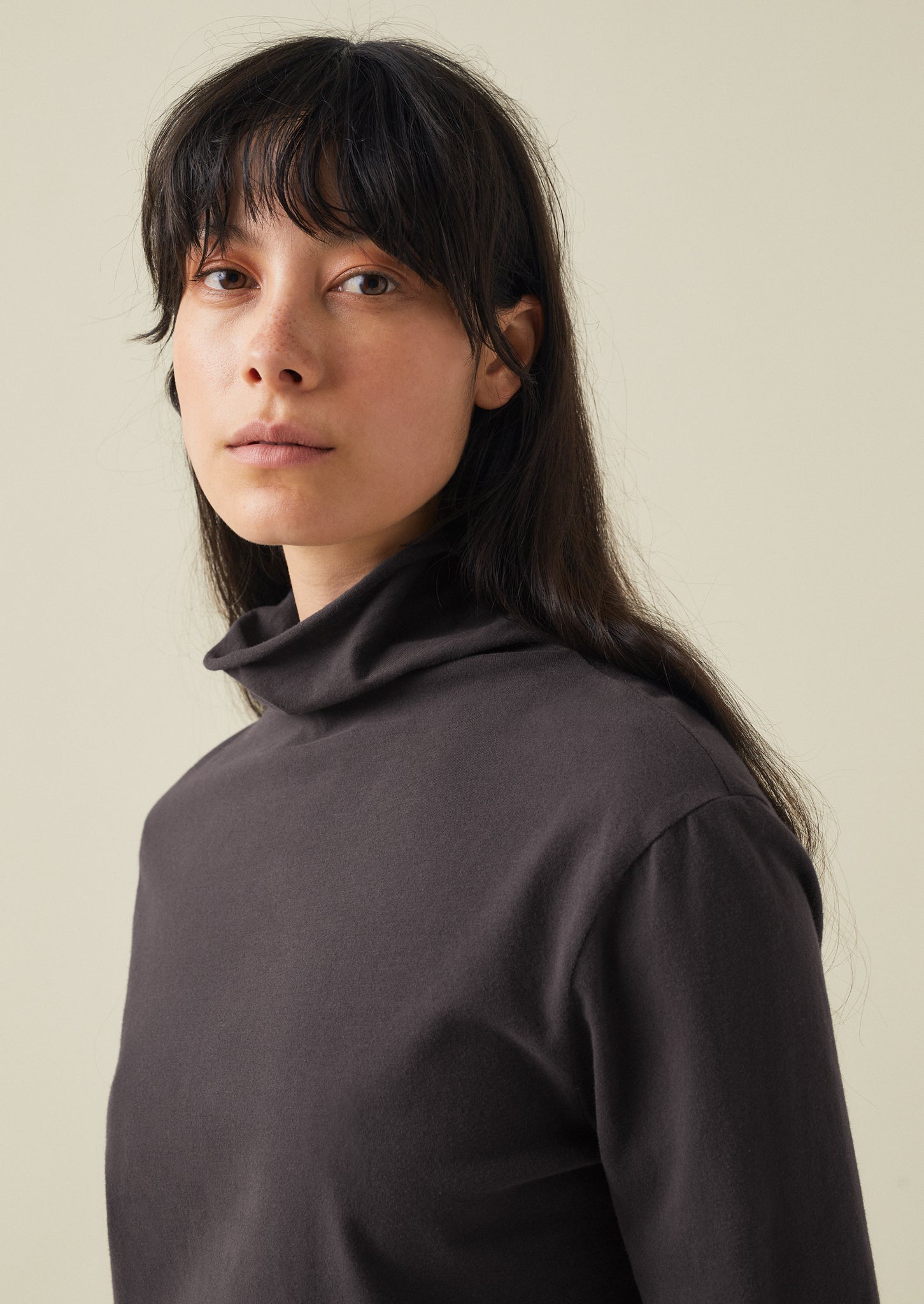 High clearance neck tee
