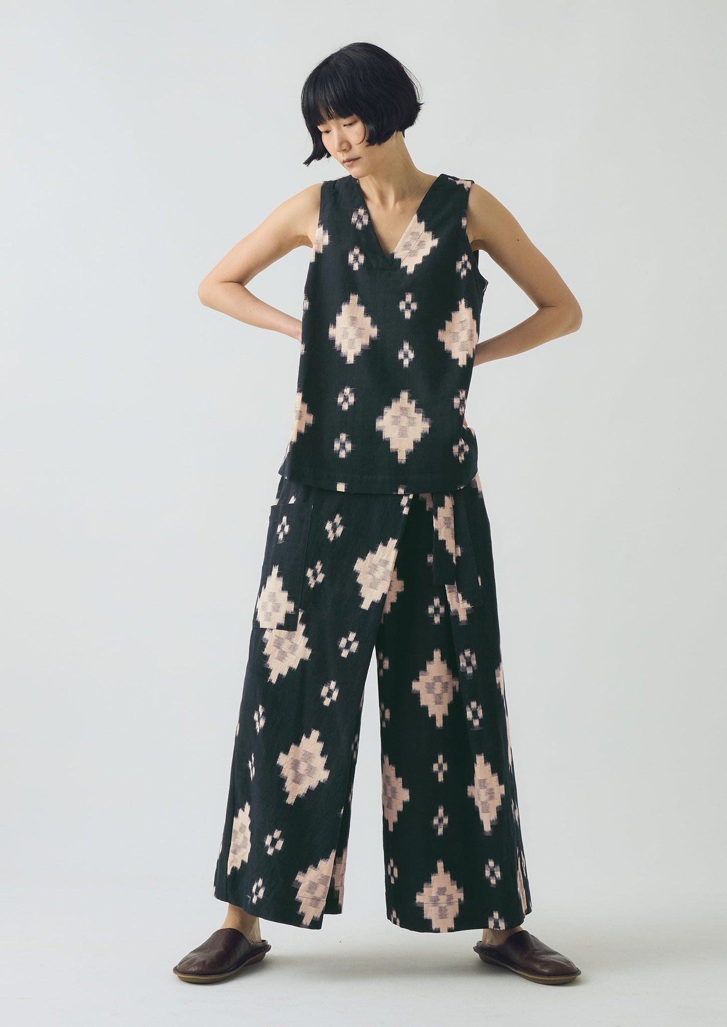 Fugue Ikat V-Neck Tank | Midnight/Sand