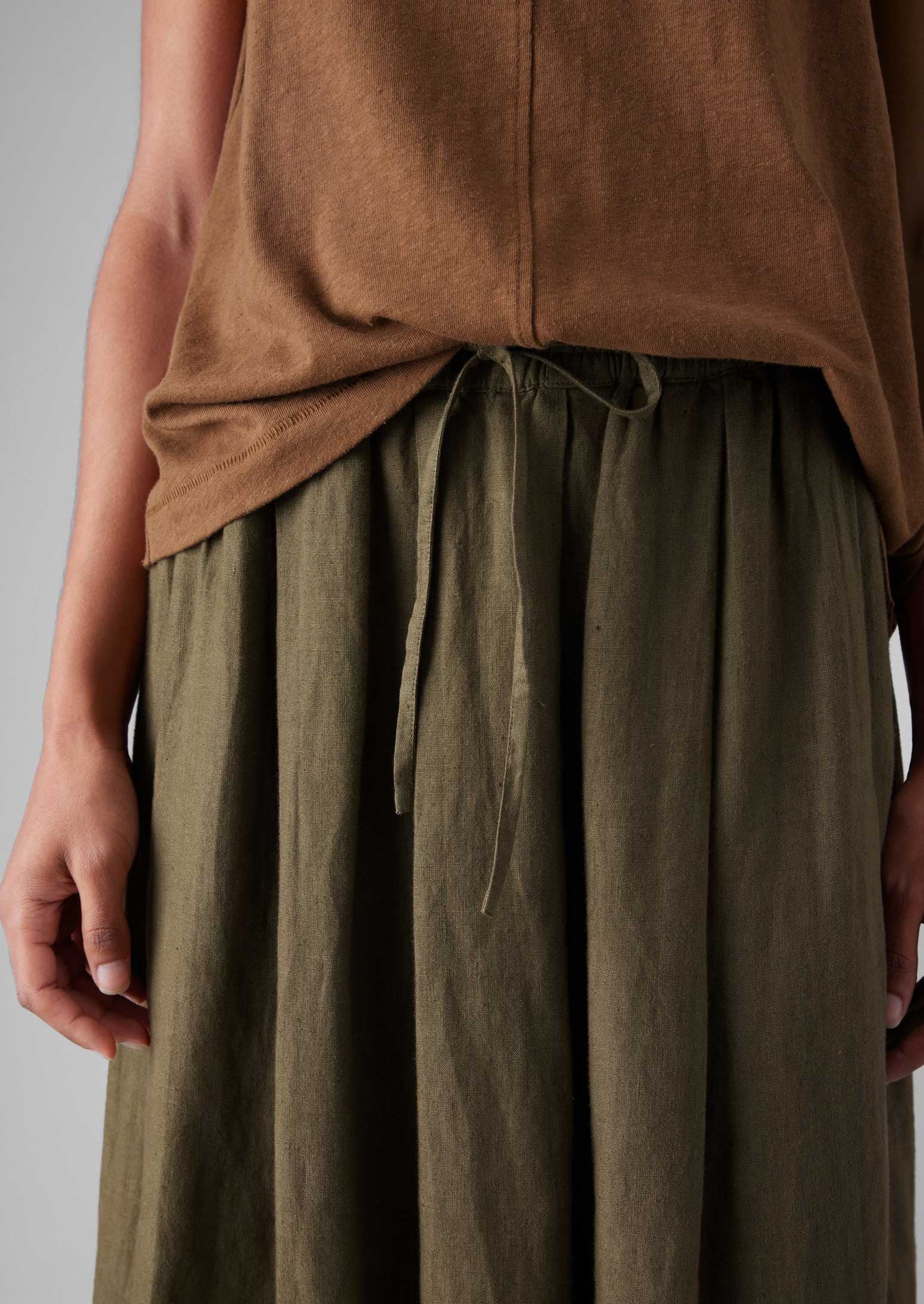 LINEN SKIRT WITH PEARL DETAIL