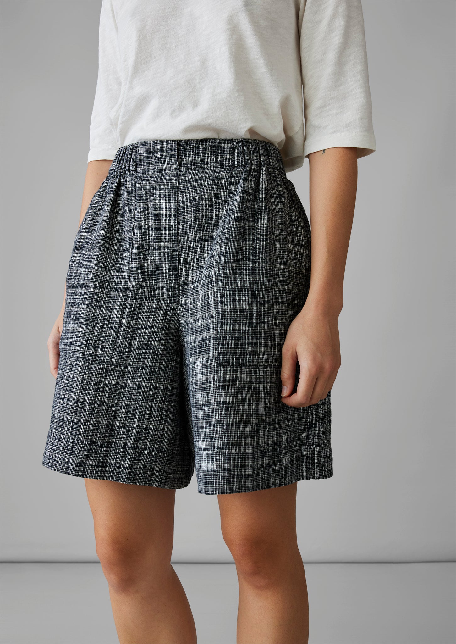 Asawa Check Linen Shorts | Charcoal