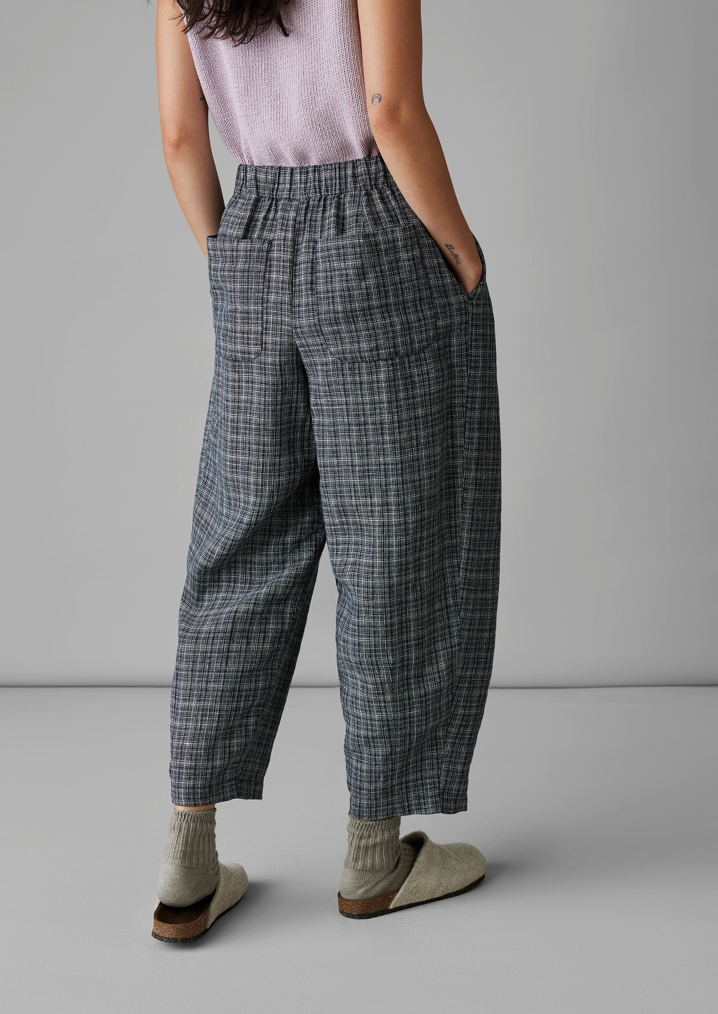 Minako Asawa Check Linen Trousers | Charcoal