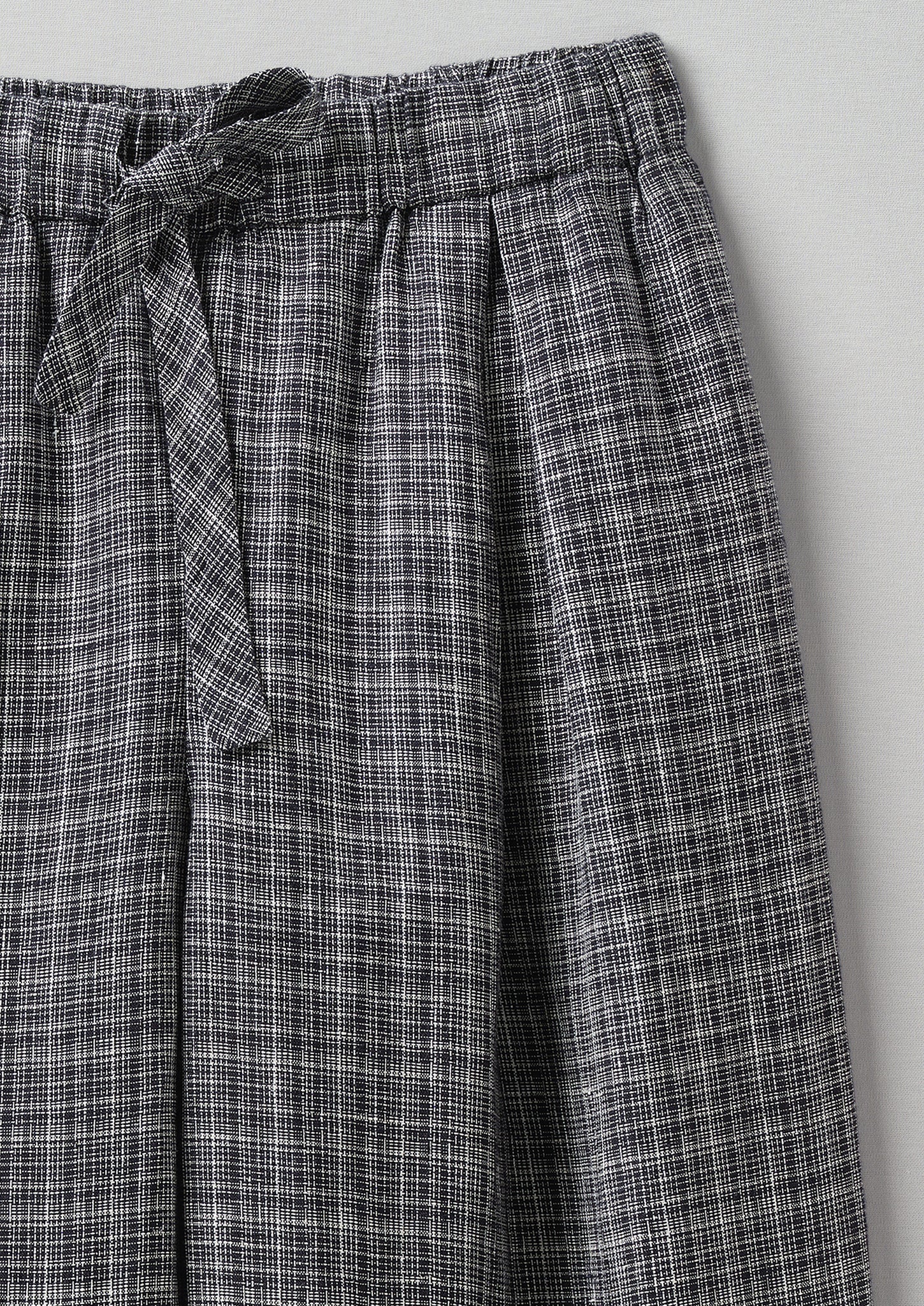 Minako Asawa Check Linen Trousers | Charcoal