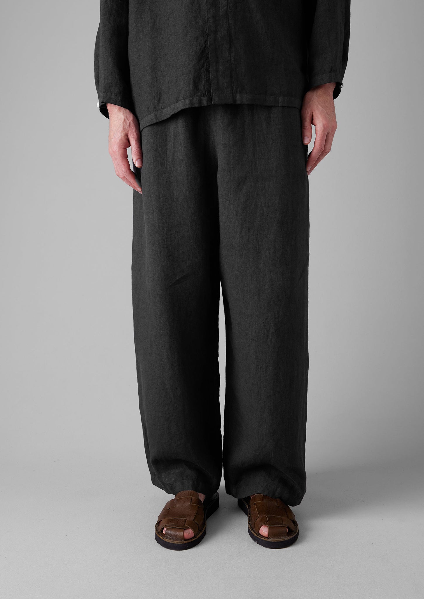 Garment Dyed Linen Drawstring Trousers | Black Pepper