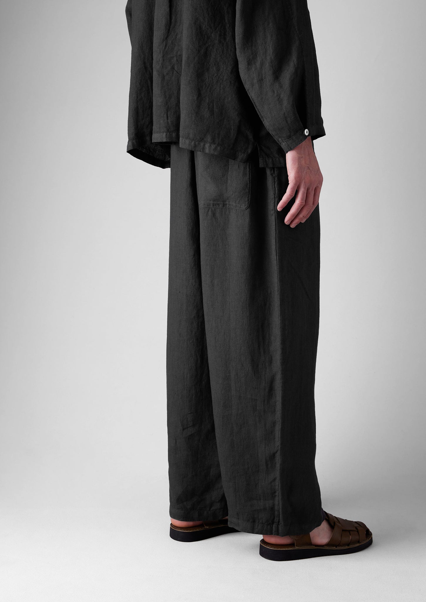 Garment Dyed Linen Drawstring Trousers | Black Pepper