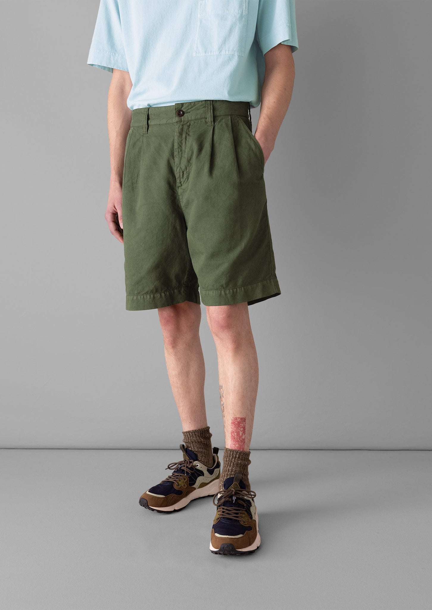 Double Pleat Cotton Linen Shorts | Pine Green