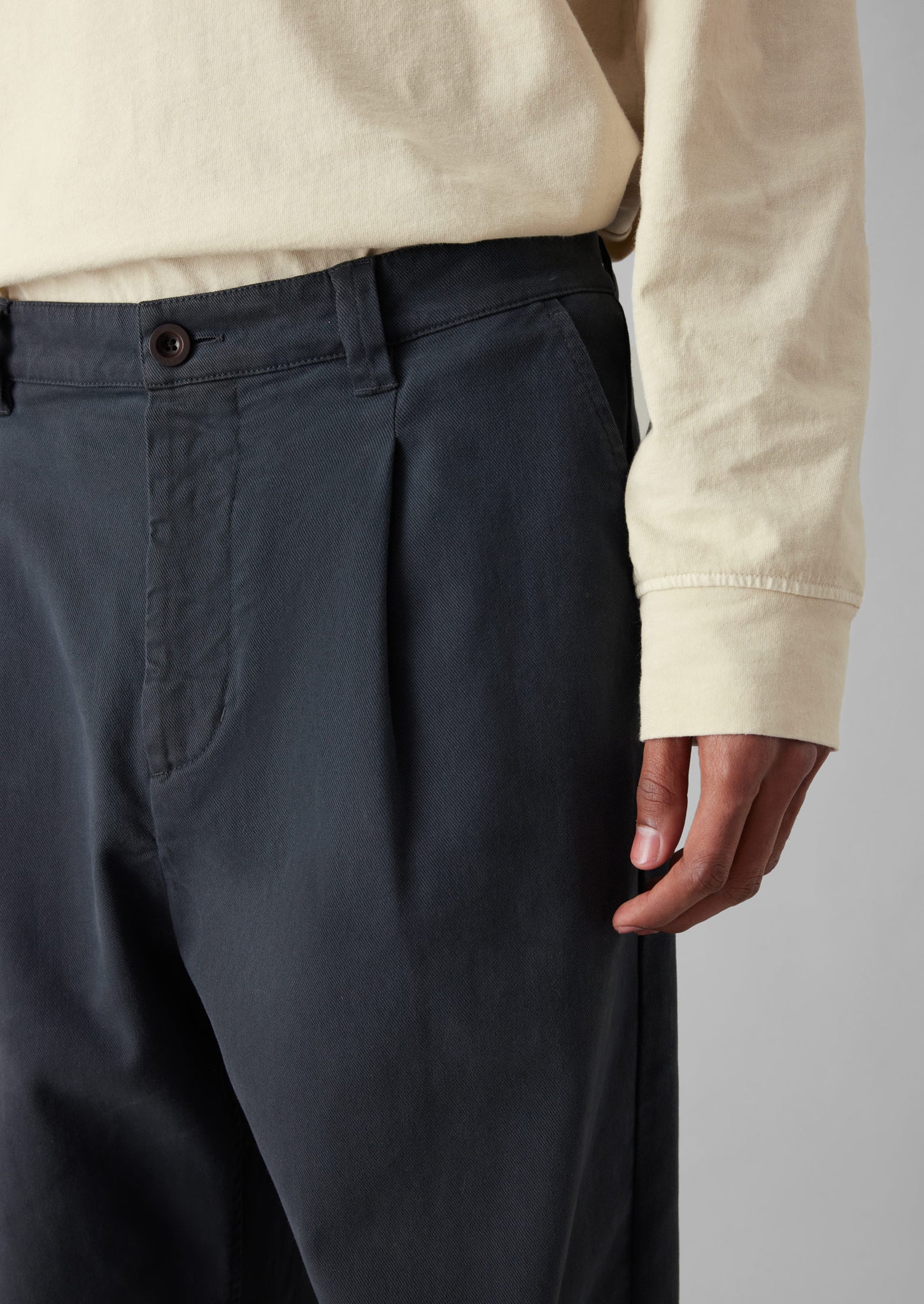 Otto Cotton Twill Pleat Trousers | Charcoal