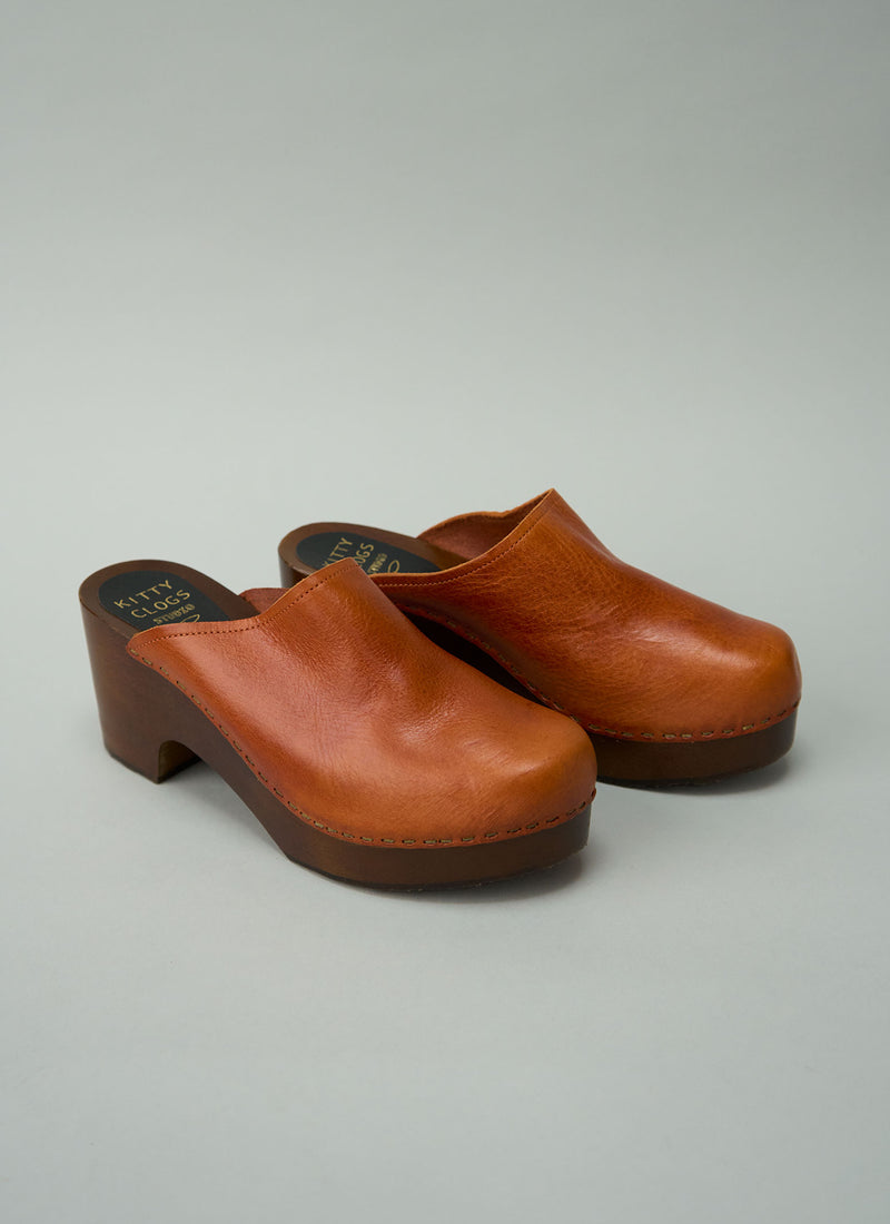 Reworn Kitty Clogs Leather Clogs Size 38 (709) | Amber