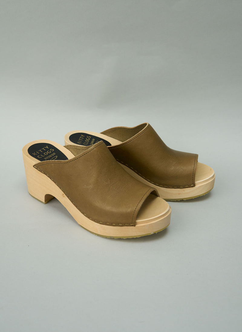 Reworn Kitty Clogs Size 37 (726) | Tundra