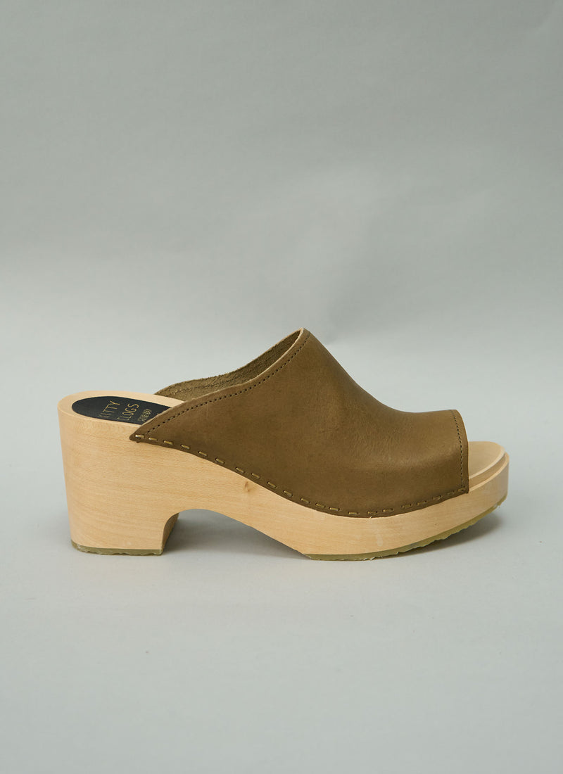 Reworn Kitty Clogs Size 39 (552) | Tundra