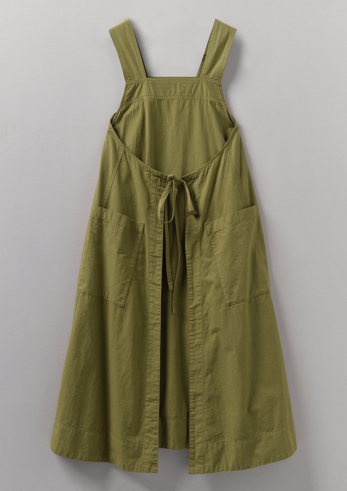 Linen underdress with square hem and wool apron
