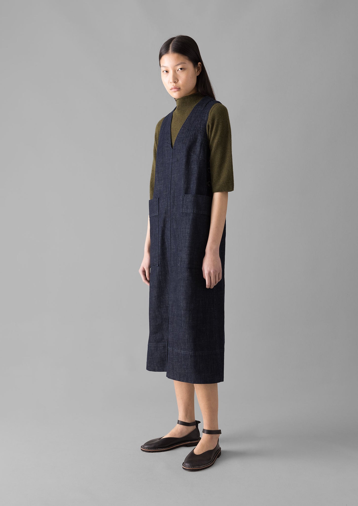 V neck denim pinafore dress discount