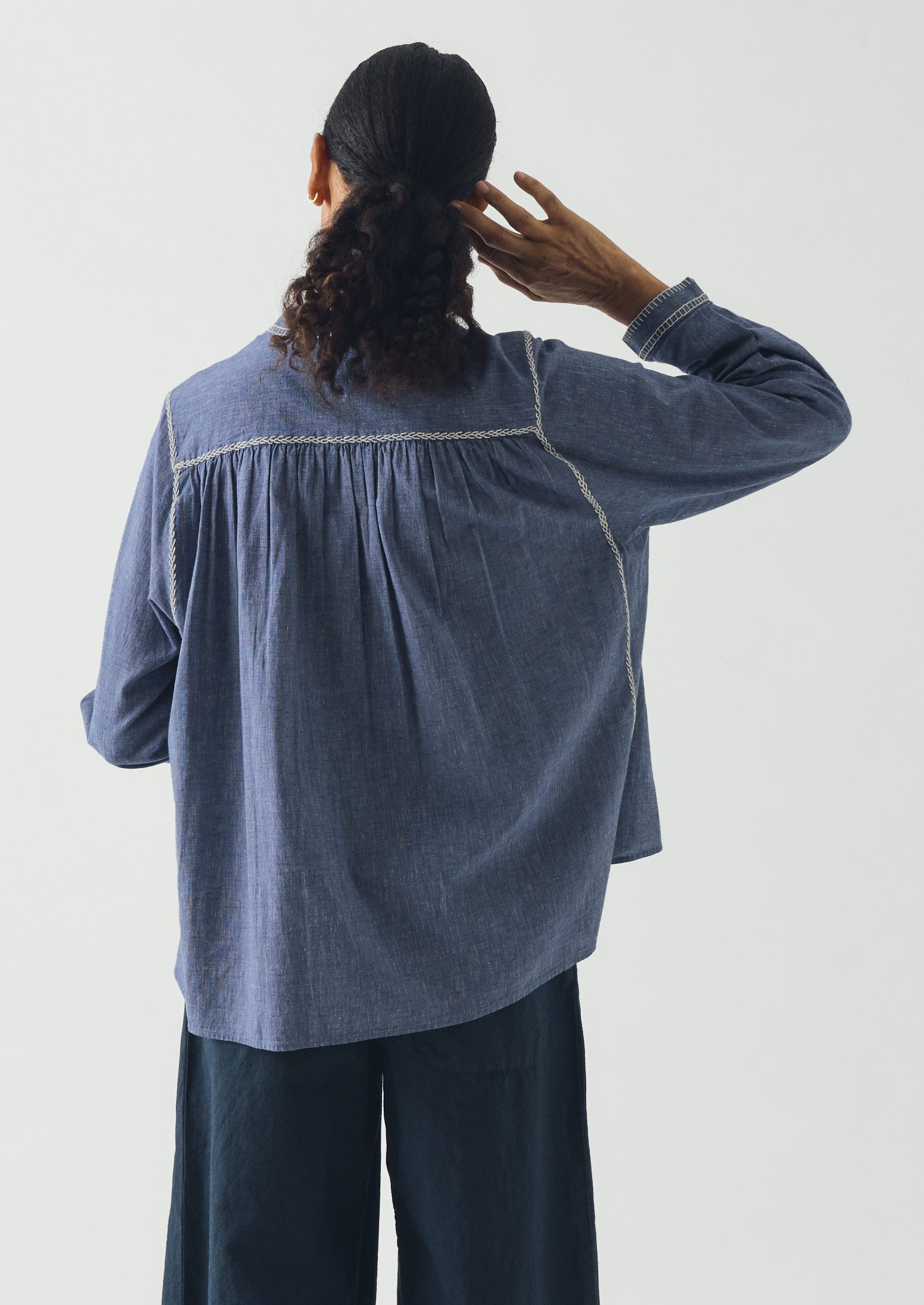 カットソー(半袖+袖なし) BED&amp;B  LINEN CHAMBRAY HALFSLEEVE TOPS Embroidered Cotton Linen Chambray Shirt | Chambray Blue | TOAST